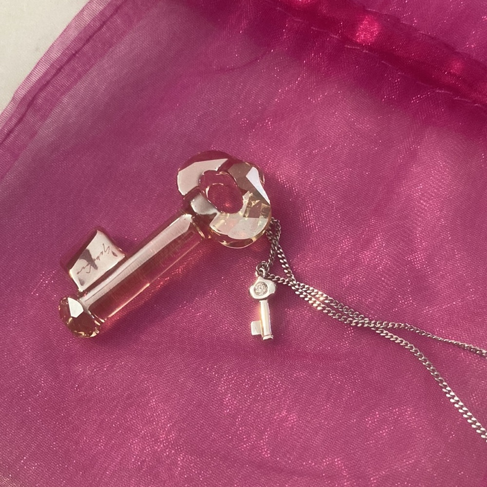 NWOT NWT* Swarovski Medium Key Pendant Neck